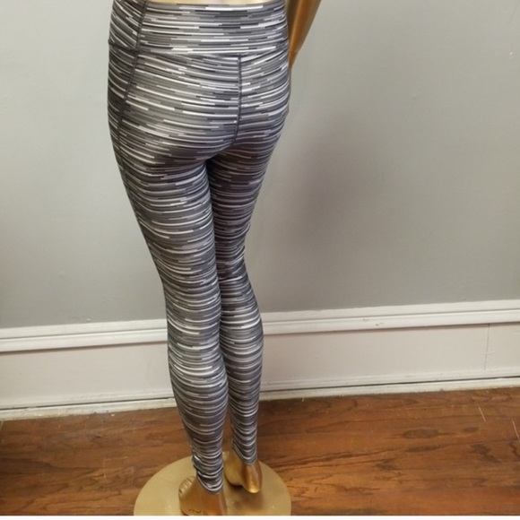 Under Armour HeatGear Compression Striped Womens Leggings - size L - NWOT - Picture 3 of 10